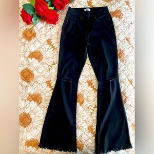 Black flare jeans 🌻
